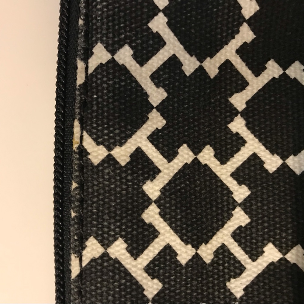 ✨HP✨Tommy Hilfiger Adjustable Crossbody Purse - Picture 10 of 11
